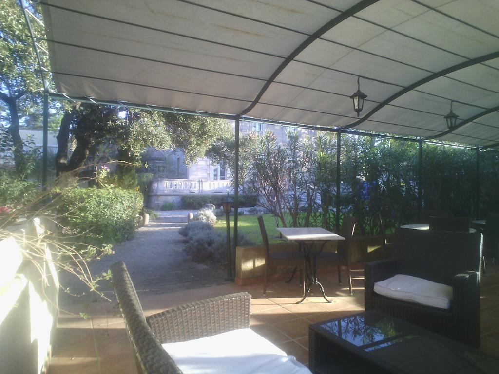 Logis Hotel - Restaurant Residence Les Cedres Villeneuve-lès-Avignon Exterior foto