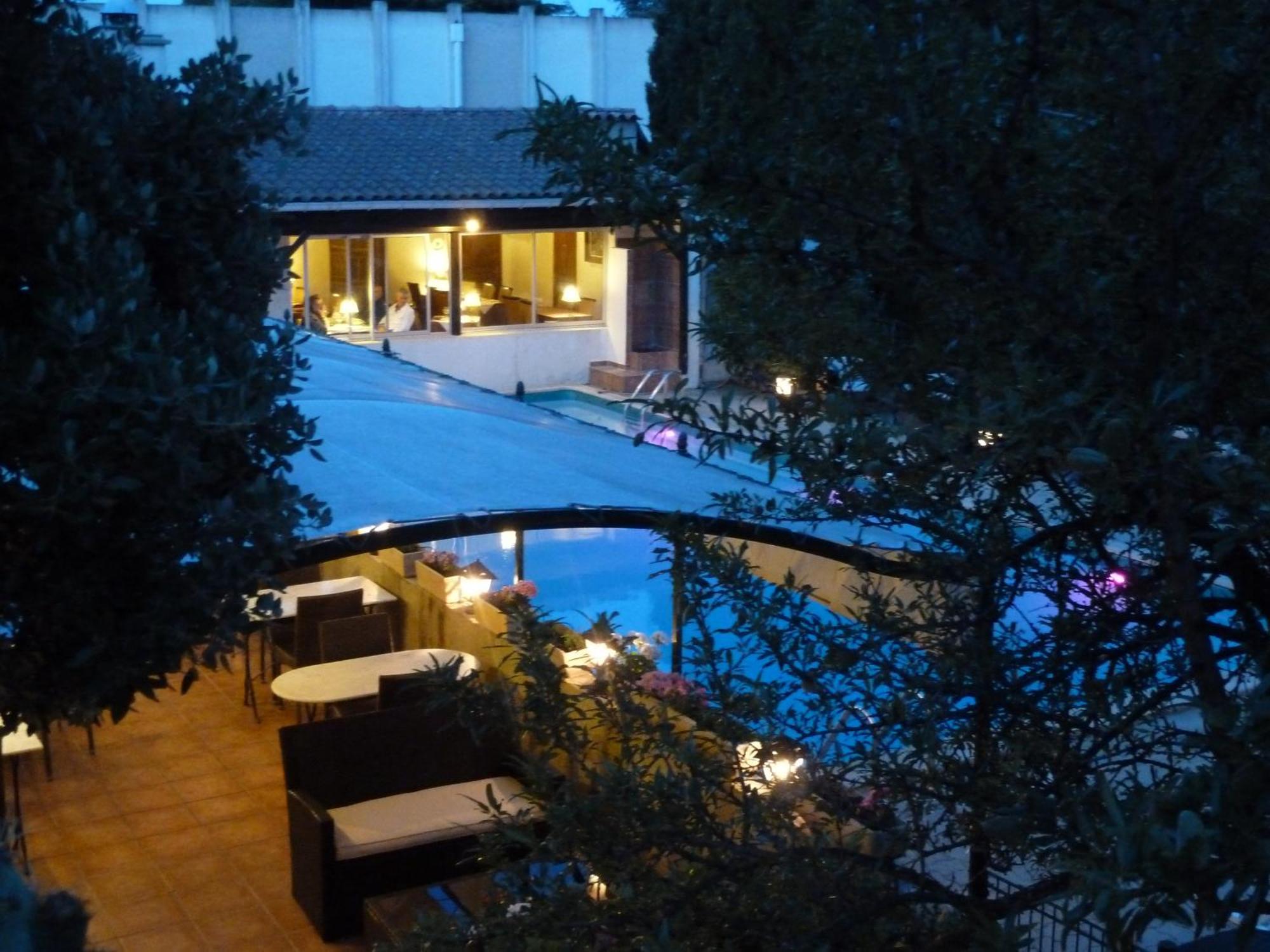 Logis Hotel - Restaurant Residence Les Cedres Villeneuve-lès-Avignon Exterior foto