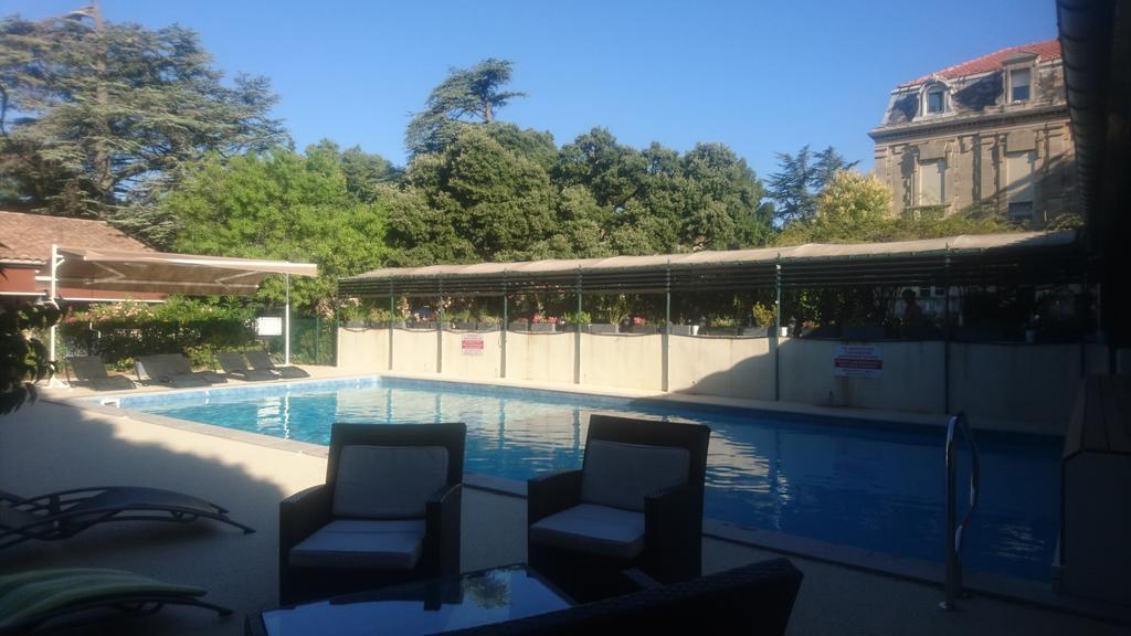 Logis Hotel - Restaurant Residence Les Cedres Villeneuve-lès-Avignon Exterior foto
