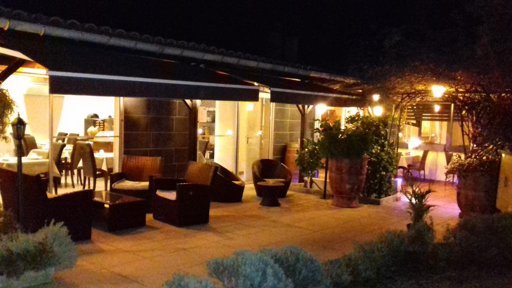 Logis Hotel - Restaurant Residence Les Cedres Villeneuve-lès-Avignon Exterior foto