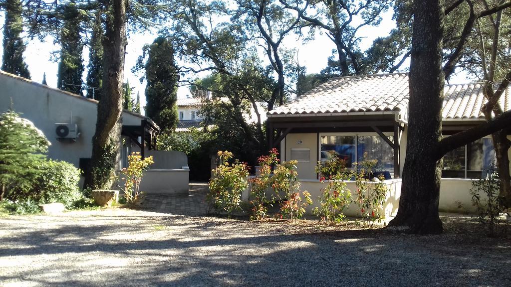 Logis Hotel - Restaurant Residence Les Cedres Villeneuve-lès-Avignon Exterior foto